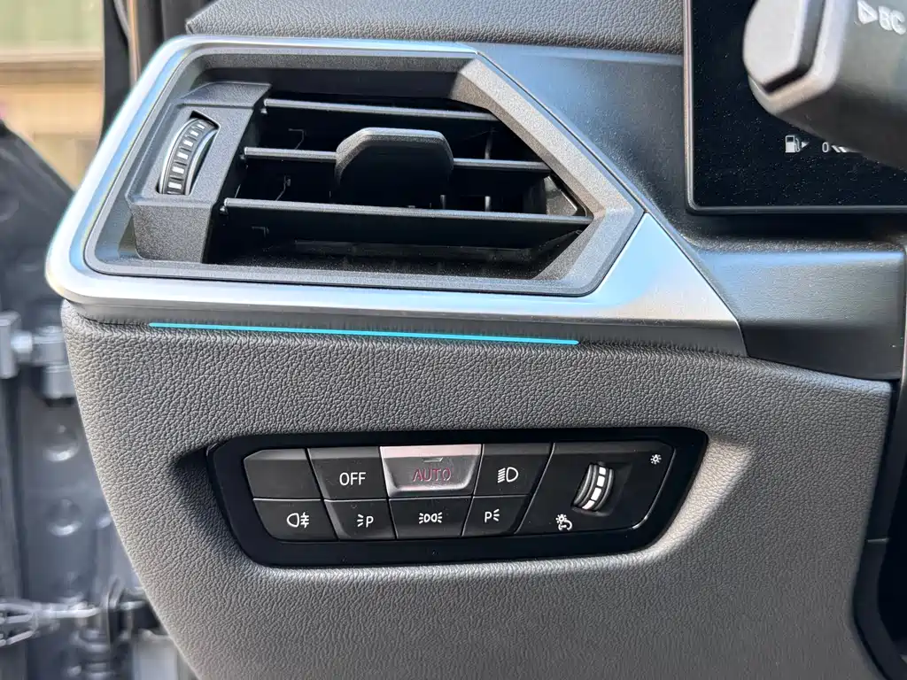 BMW 3 Series 2024 — фото 14