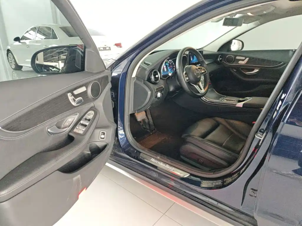 Mercedes-Benz C-Class 2019 — фото 16