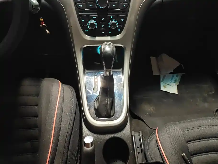 Buick Excelle GT 2013 — фото 16