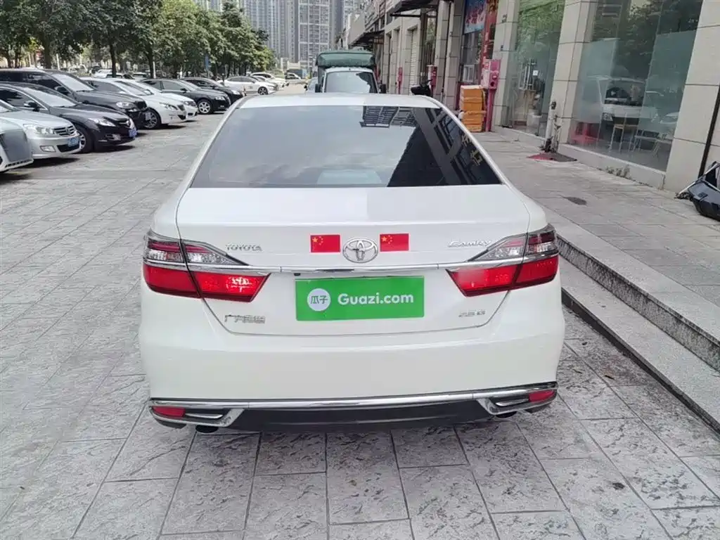 Toyota Camry 2016 — фото 6