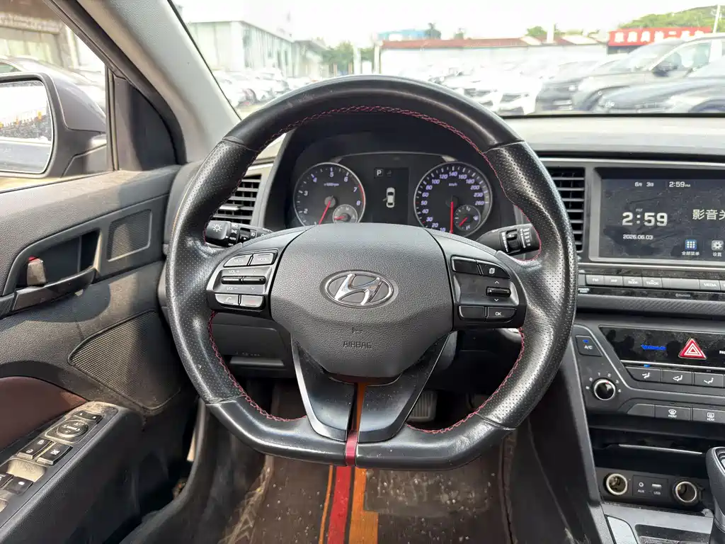Hyundai Elantra 2018 — фото 6
