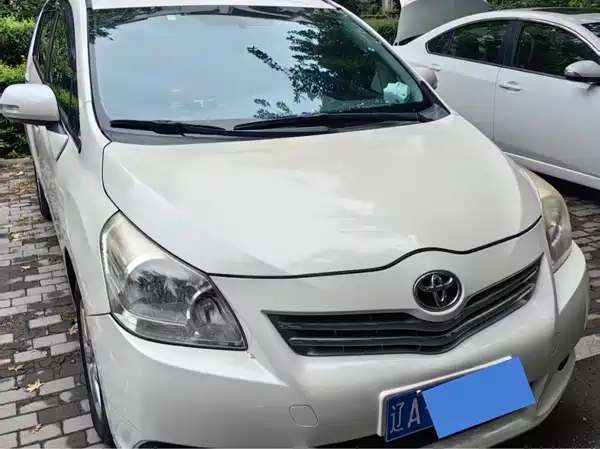 Toyota Yizhi 2013