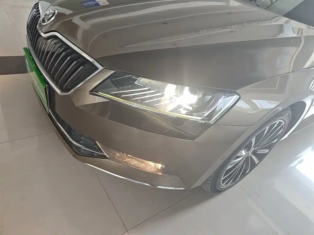 Skoda Superb 2015 — фото 24