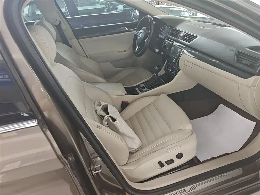 Skoda Superb 2015 — фото 25