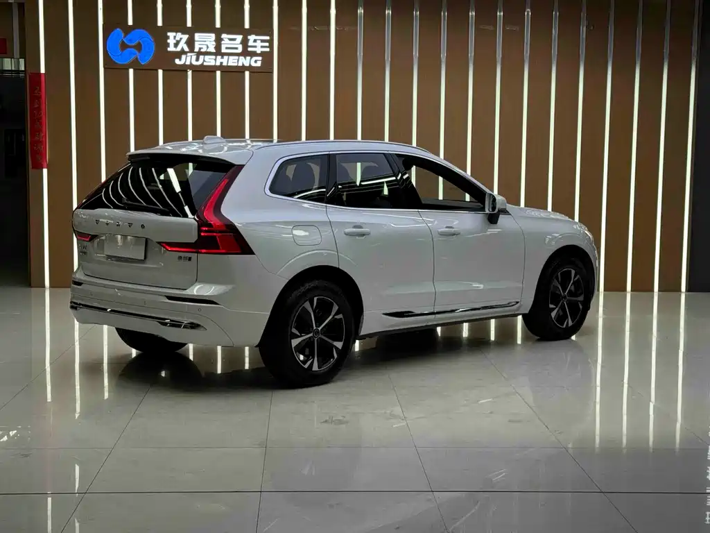 Volvo XC60 2025 — фото 5