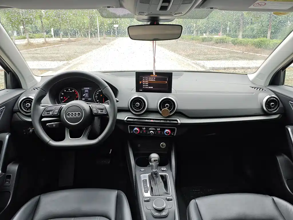 Audi Q2L 2023 — фото 26