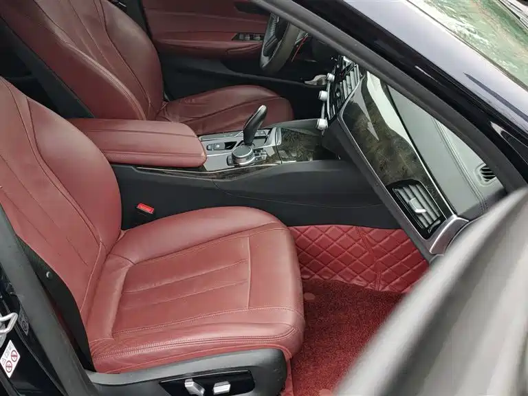 BMW 5 Series 2019 — фото 17