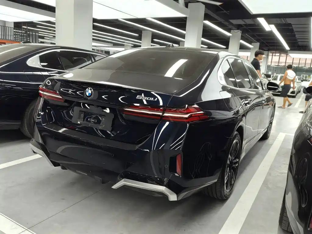 BMW 5 Series 2024 — фото 17