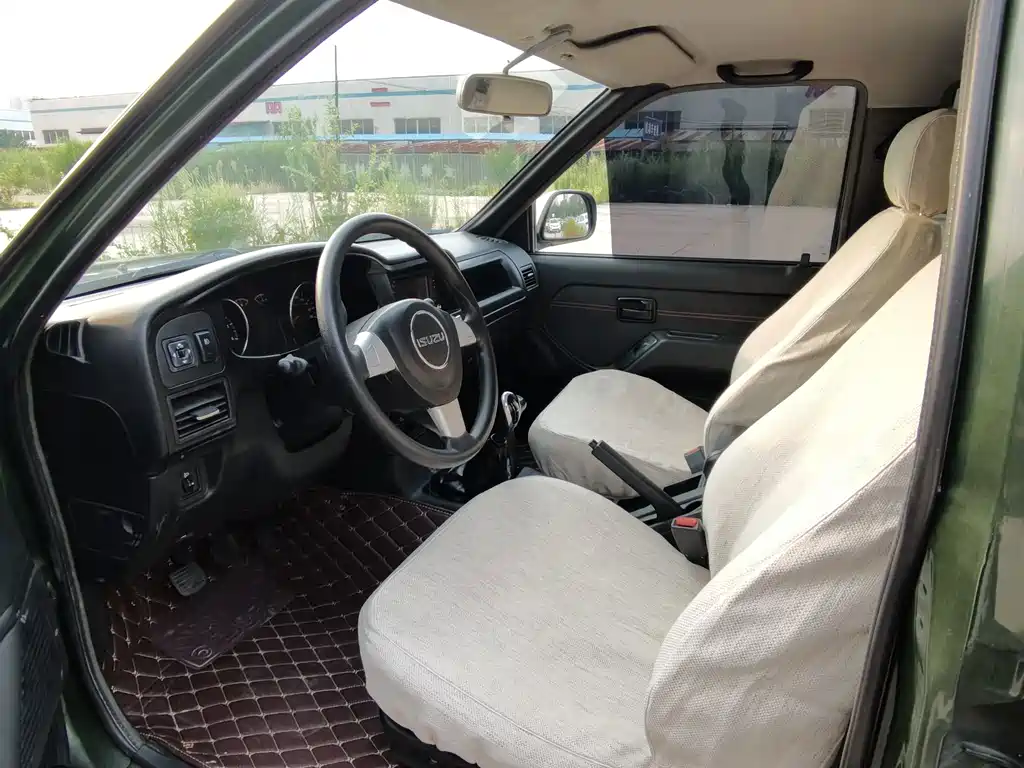 Isuzu Pickup 2016 — фото 12