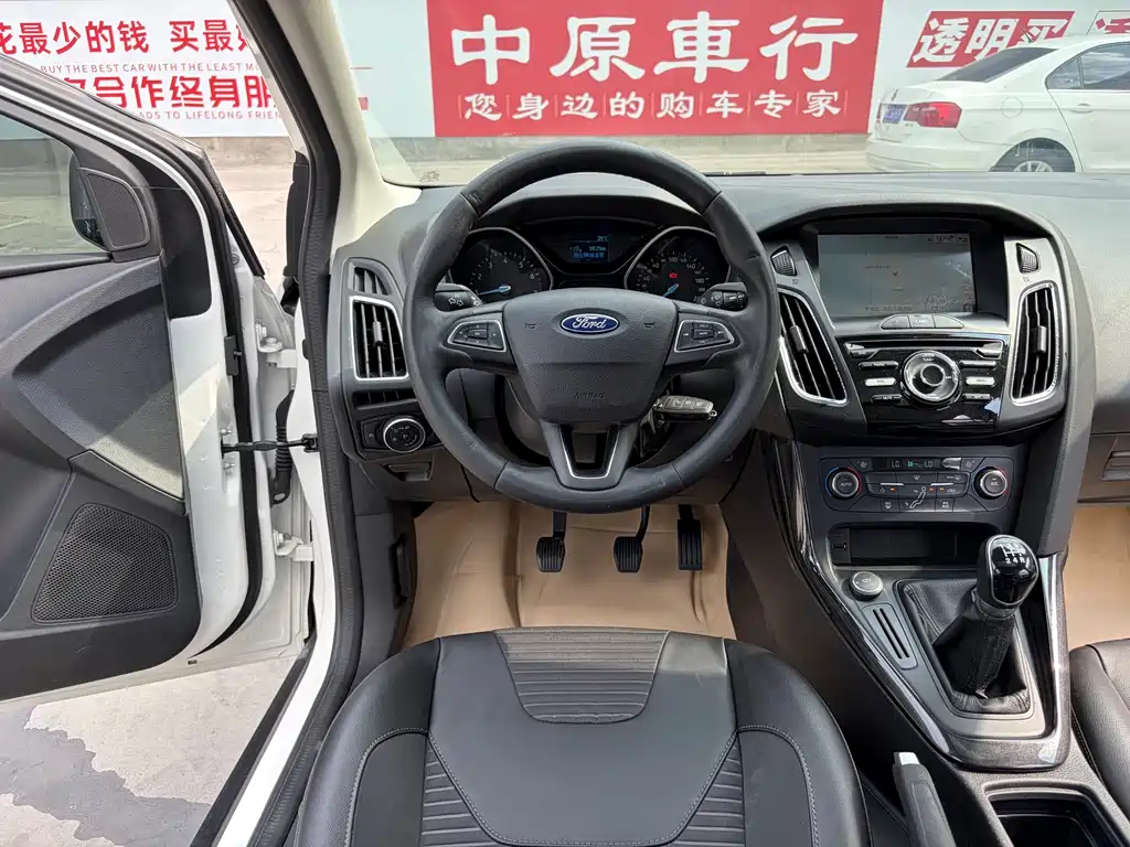 Ford Focus 2016 — фото 10