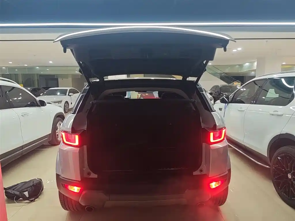 Land Rover Evoque 2018 — фото 19