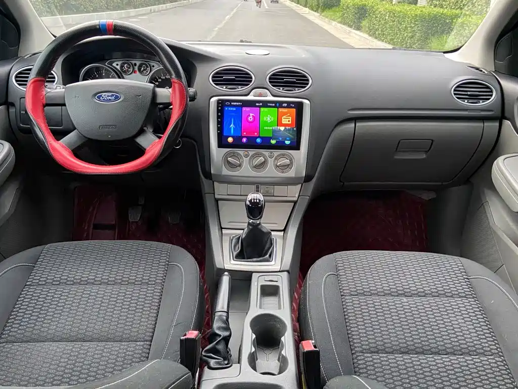 Ford Focus 2013 — фото 10