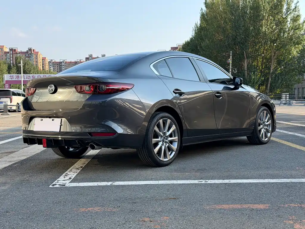 Mazda 3 Axela 2023 — фото 28