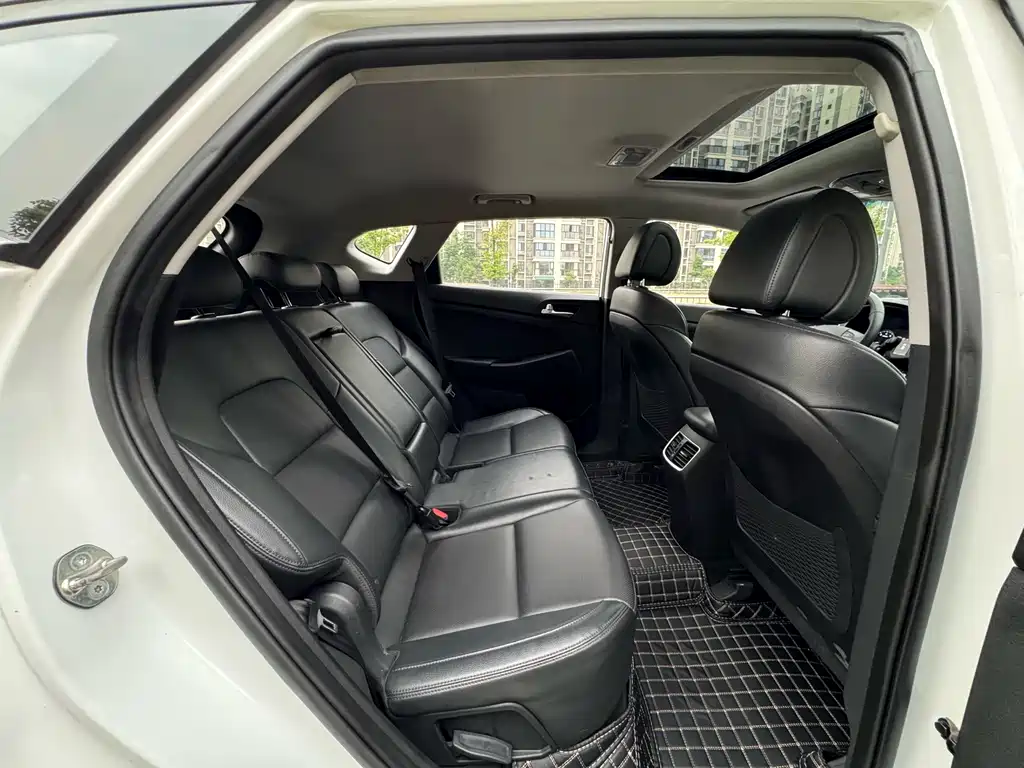 Hyundai Tucson 2017 — фото 12
