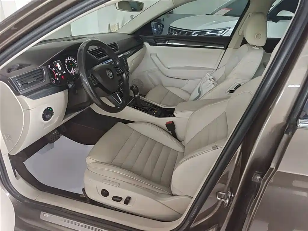 Skoda Superb 2015 — фото 15