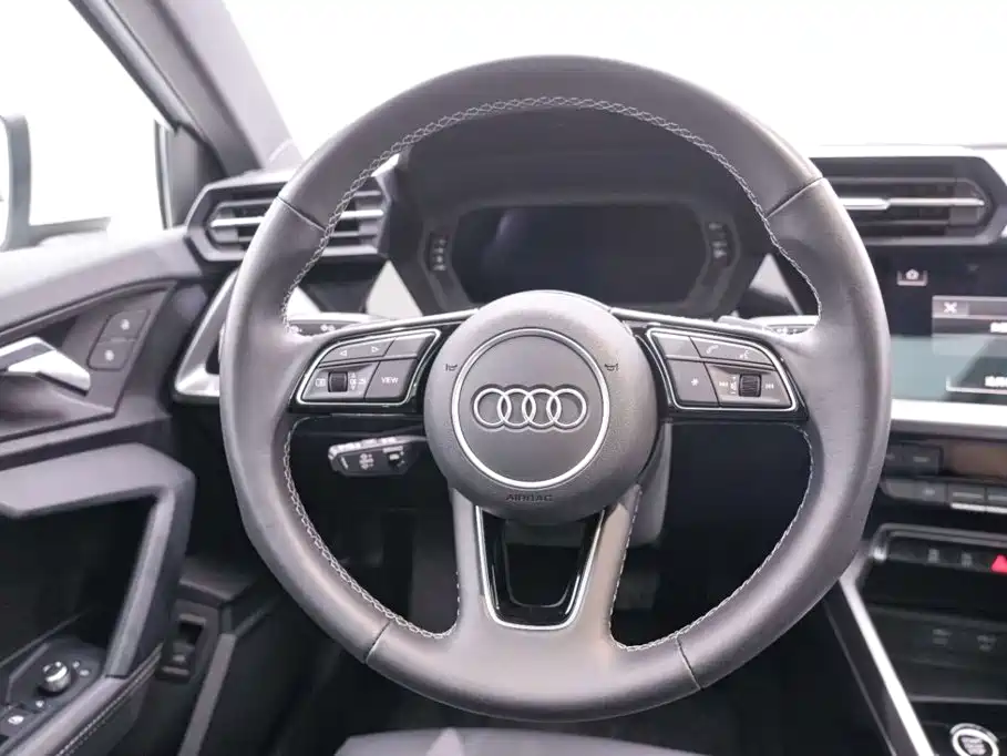 Audi A3 2023 — фото 17