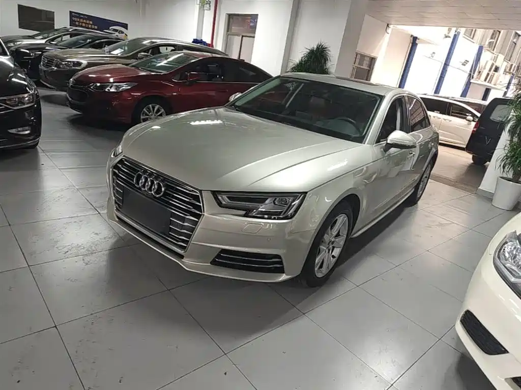 Audi A4L 2018 — фото 1