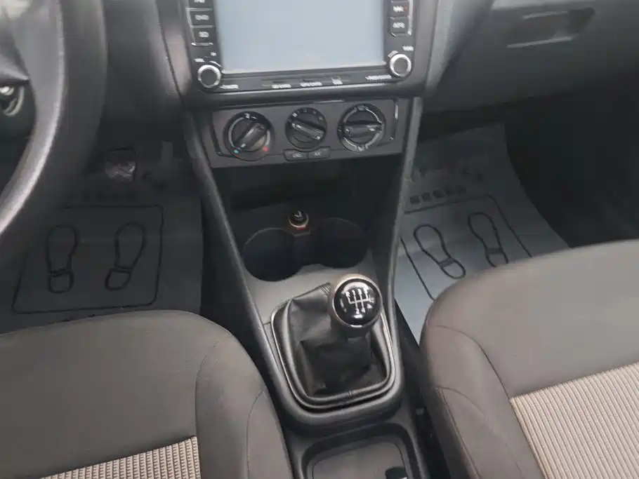 Volkswagen Polo 2015 — фото 16