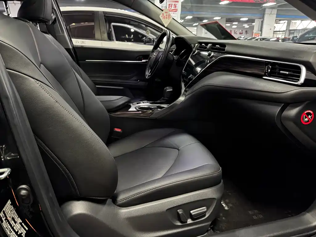 Toyota Camry 2019 — фото 11