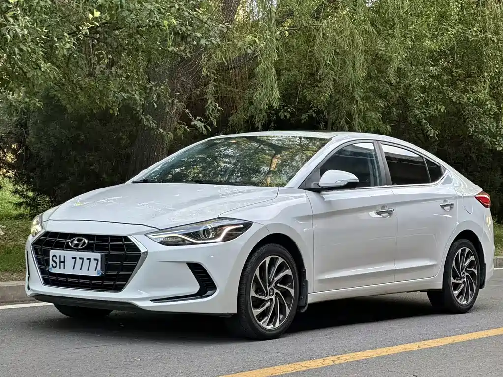 Hyundai Elantra 2020 — фото 1