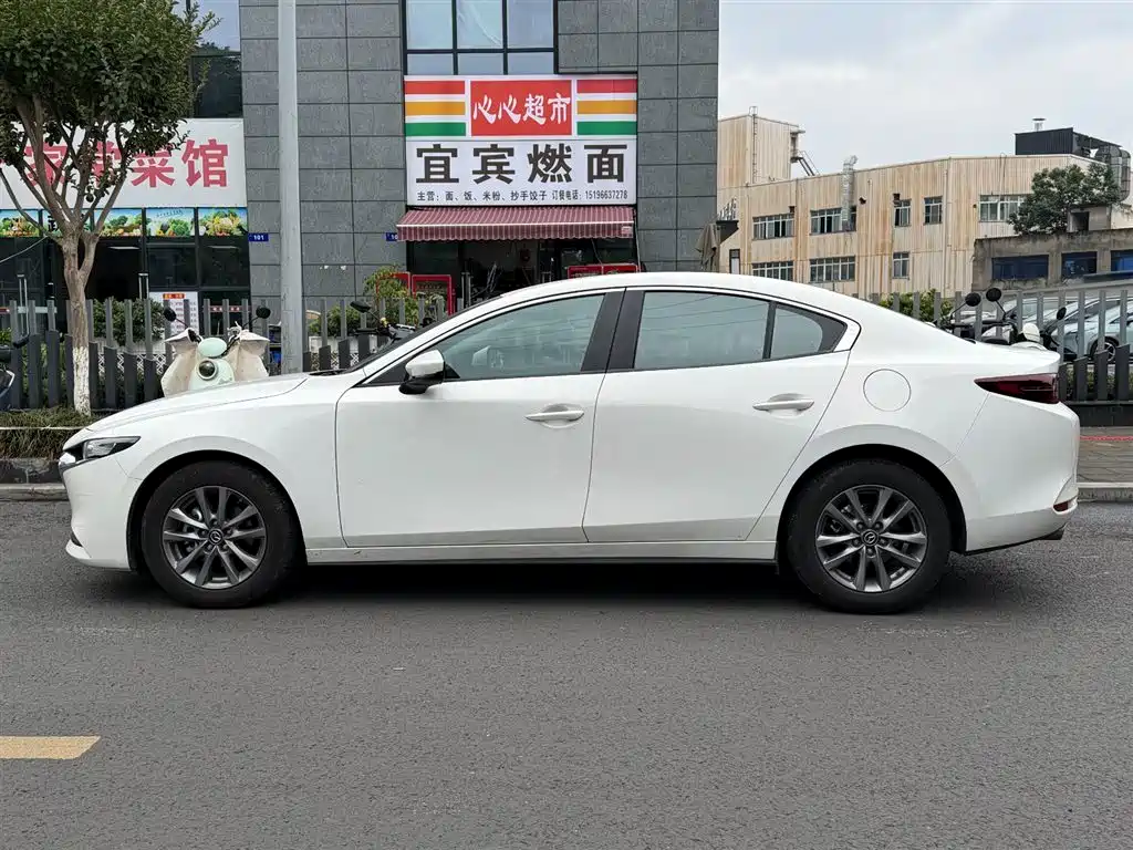 Mazda 3 Axela 2023