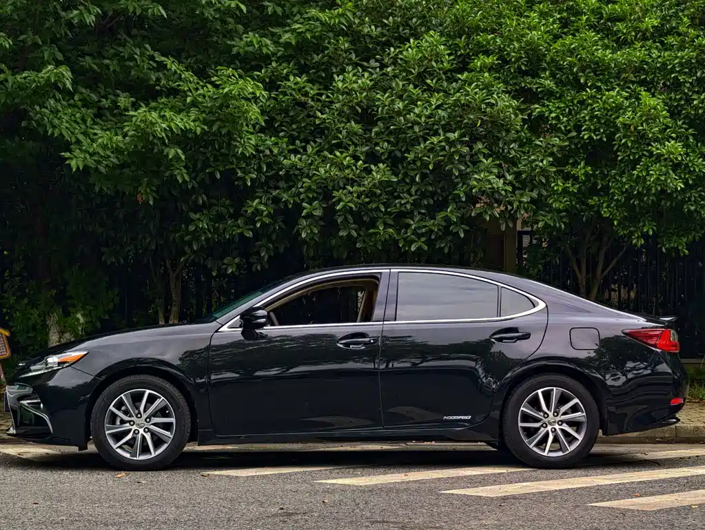 Lexus ES 2017 — фото 2