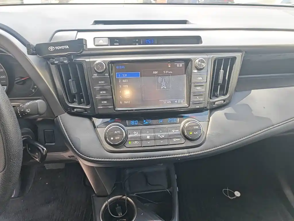 Toyota RAV4 2015 — фото 13