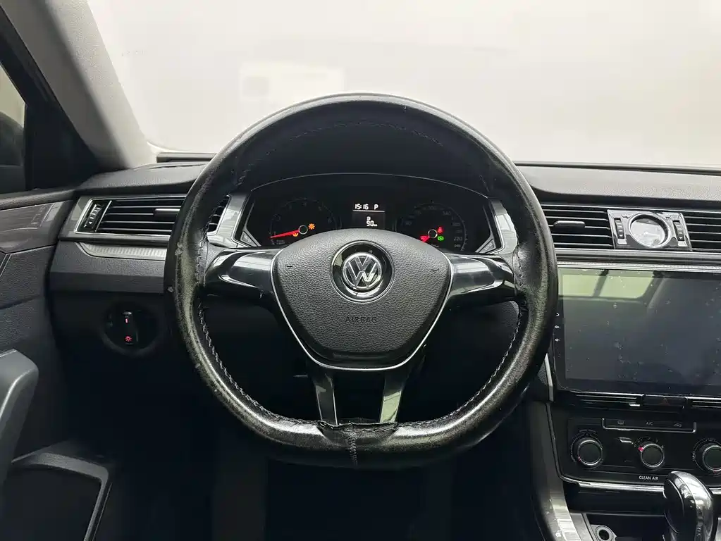 Volkswagen Passat 2018 — фото 13