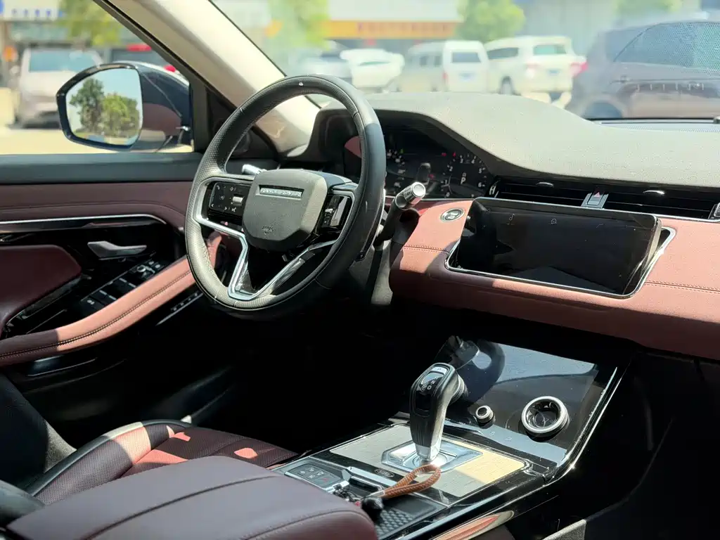 Land Rover Evoque 2023 — фото 17