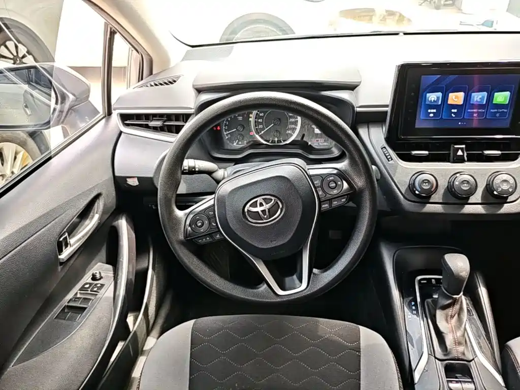Toyota Corolla 2023 — фото 11