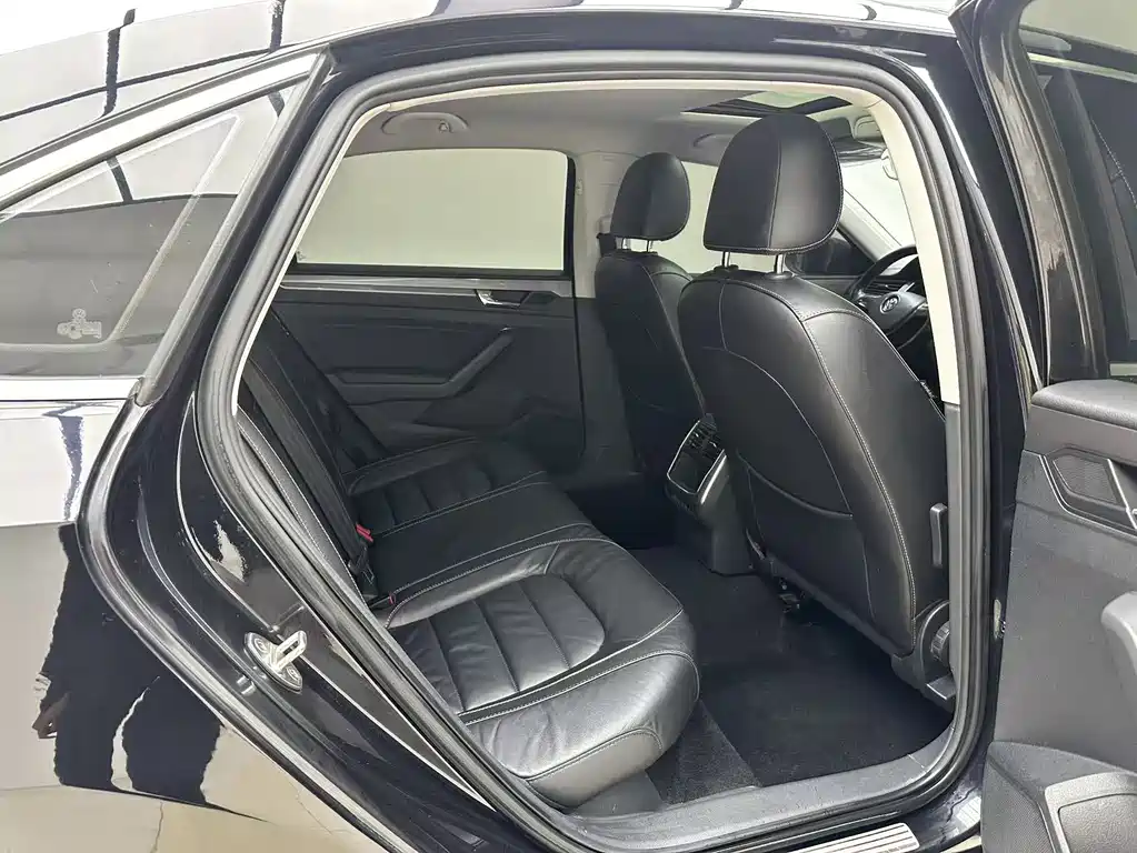 Volkswagen Passat 2018 — фото 14