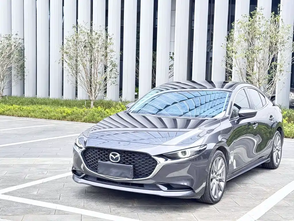 Mazda 3 Axela 2022 — фото 1