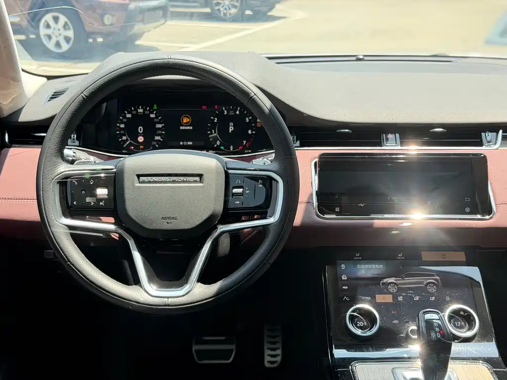 Land Rover Evoque 2023 — фото 15