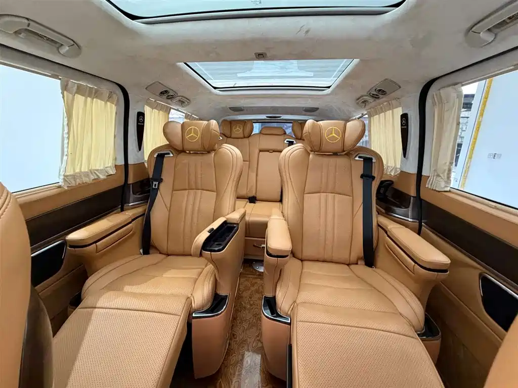 Mercedes-Benz V-Class 2021 — фото 17