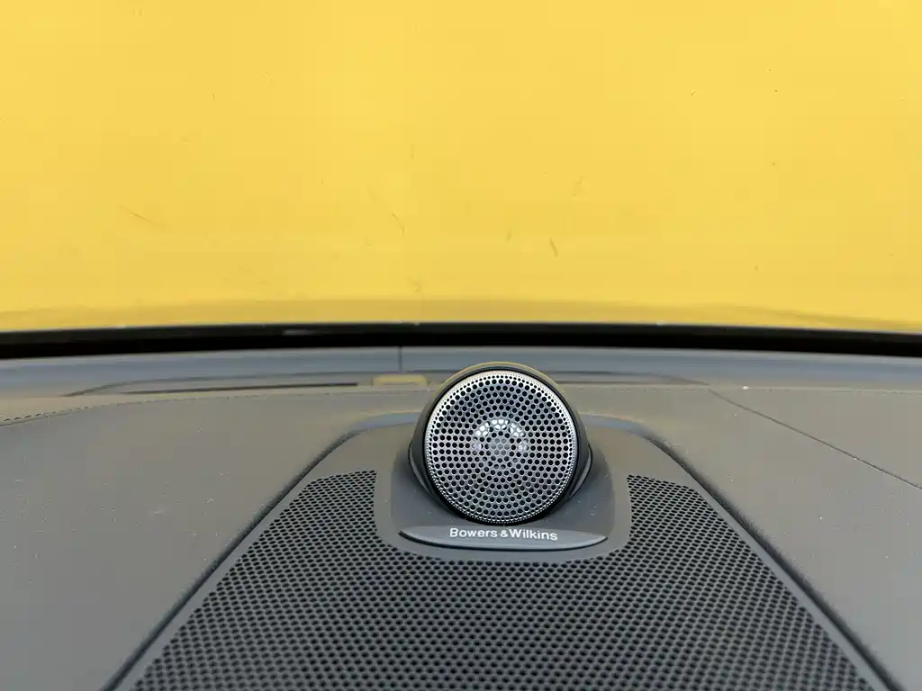 Volvo XC60 2022 — фото 13
