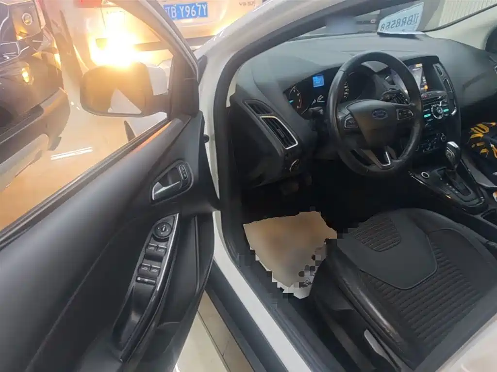 Ford Focus 2015 — фото 16