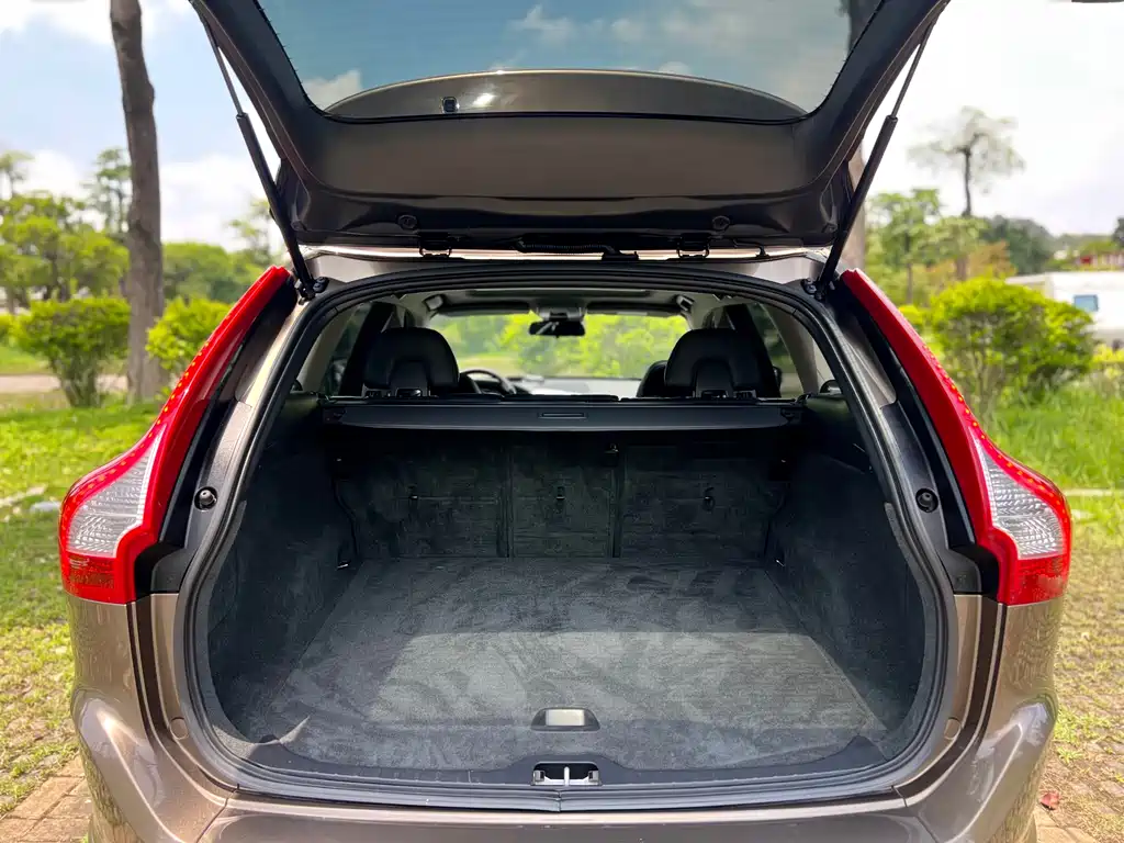 Volvo XC60 2017 — фото 15