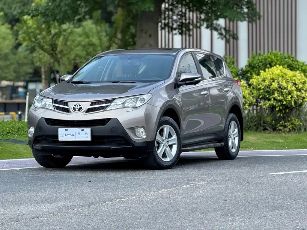 Toyota RAV4 2014 — фото 1