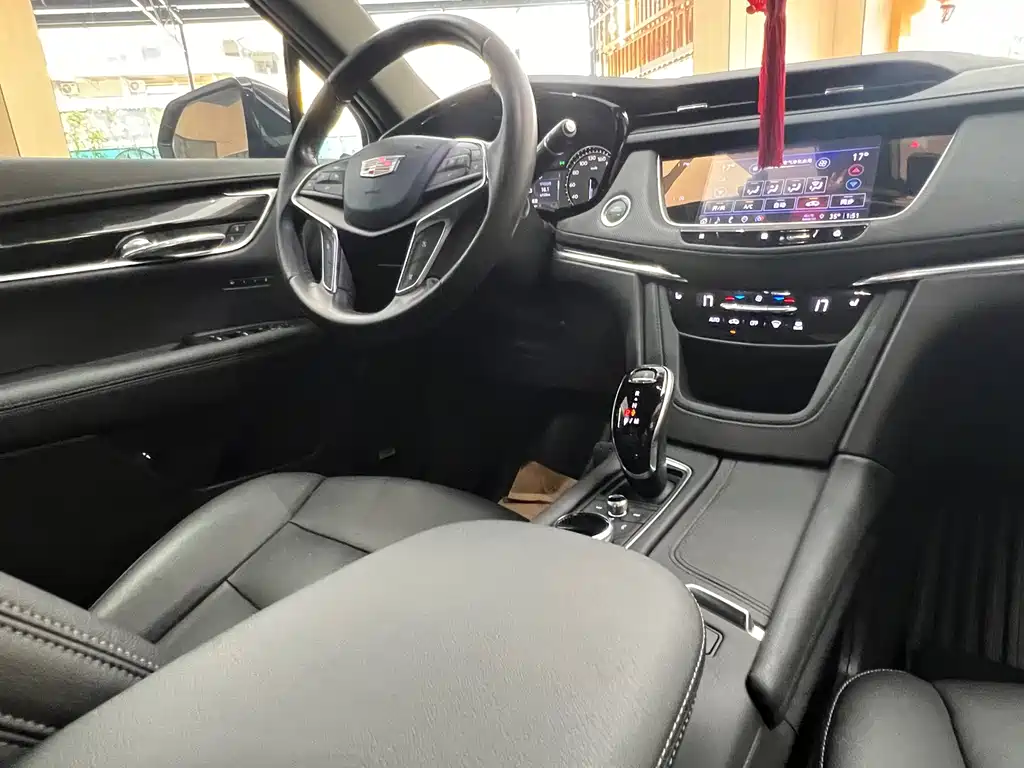 Cadillac XT5 2020 — фото 33