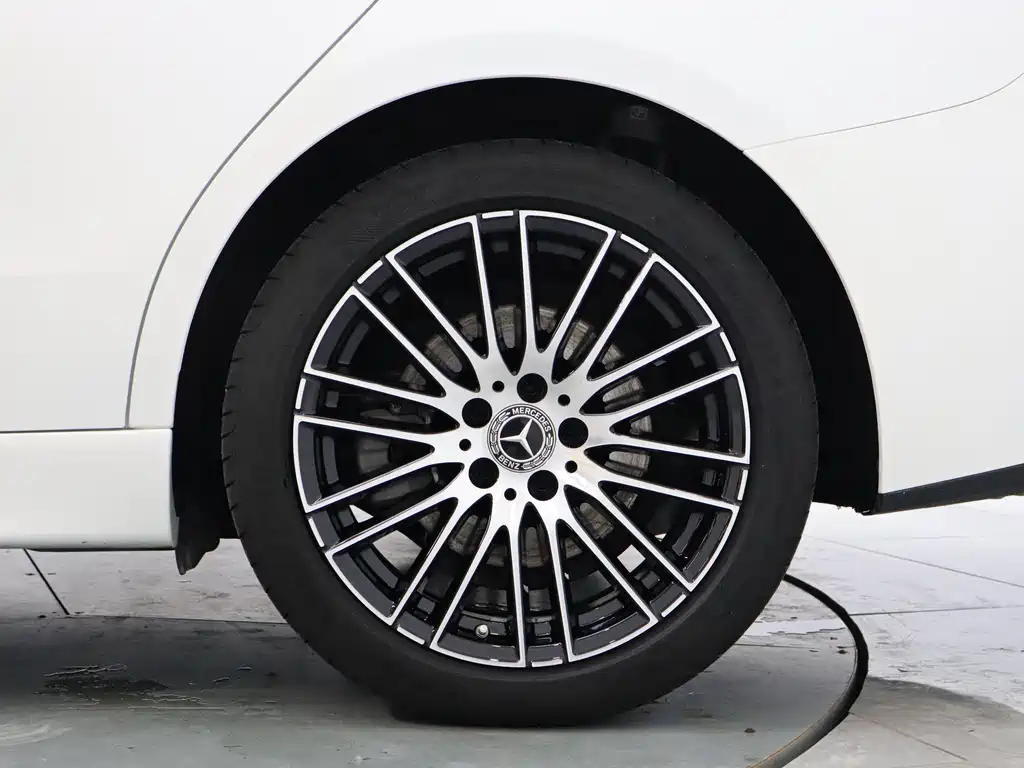 Mercedes-Benz C-Class 2022 — фото 11