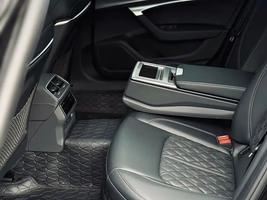 Audi A6L 2025 — фото 12