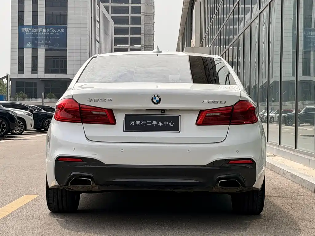 BMW 5 Series 2019 — фото 21