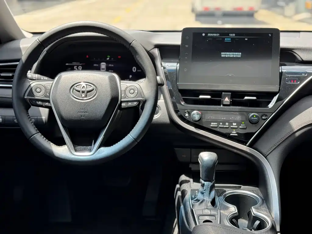 Toyota Camry 2021 — фото 16