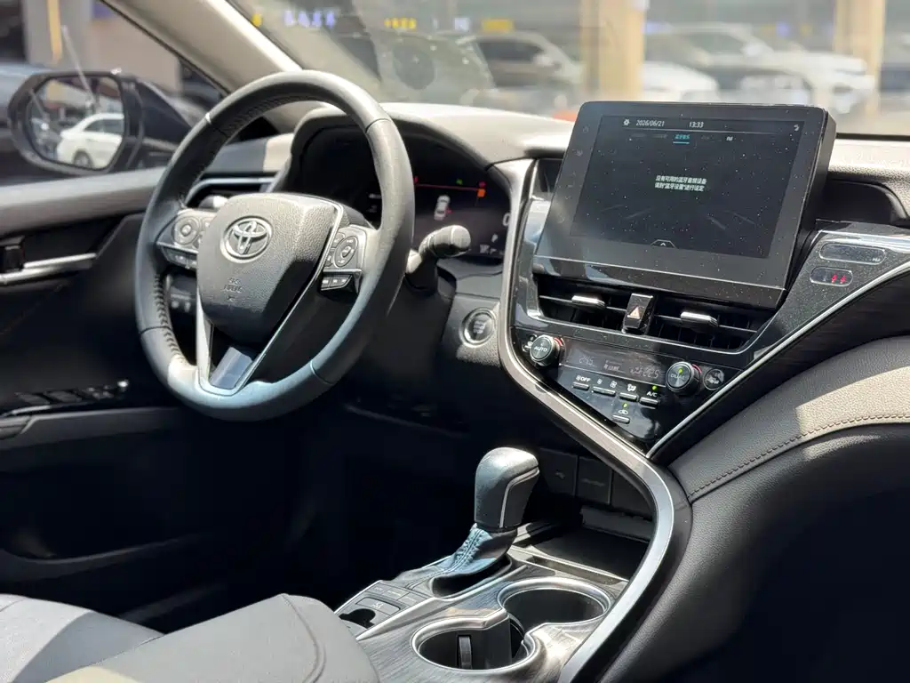 Toyota Camry 2021 — фото 18