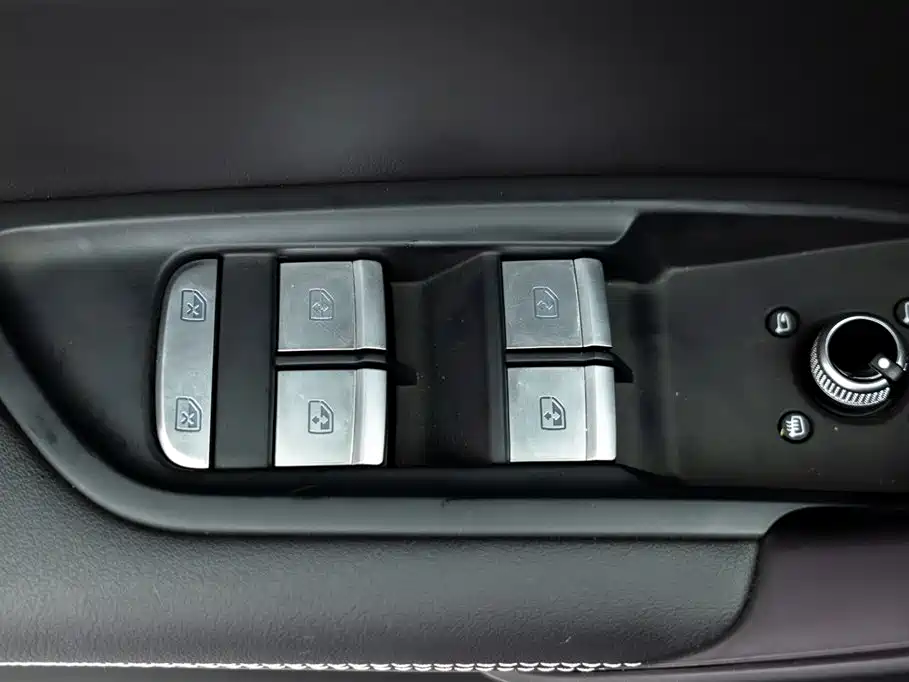 Audi Q5L 2025 — фото 17