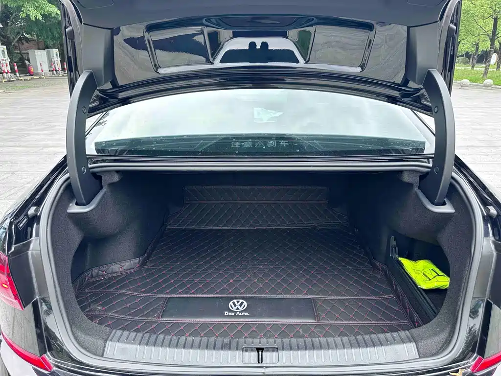 Volkswagen Passat 2023 — фото 13
