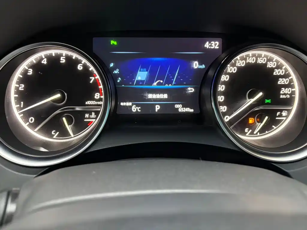 Toyota Camry 2019 — фото 10