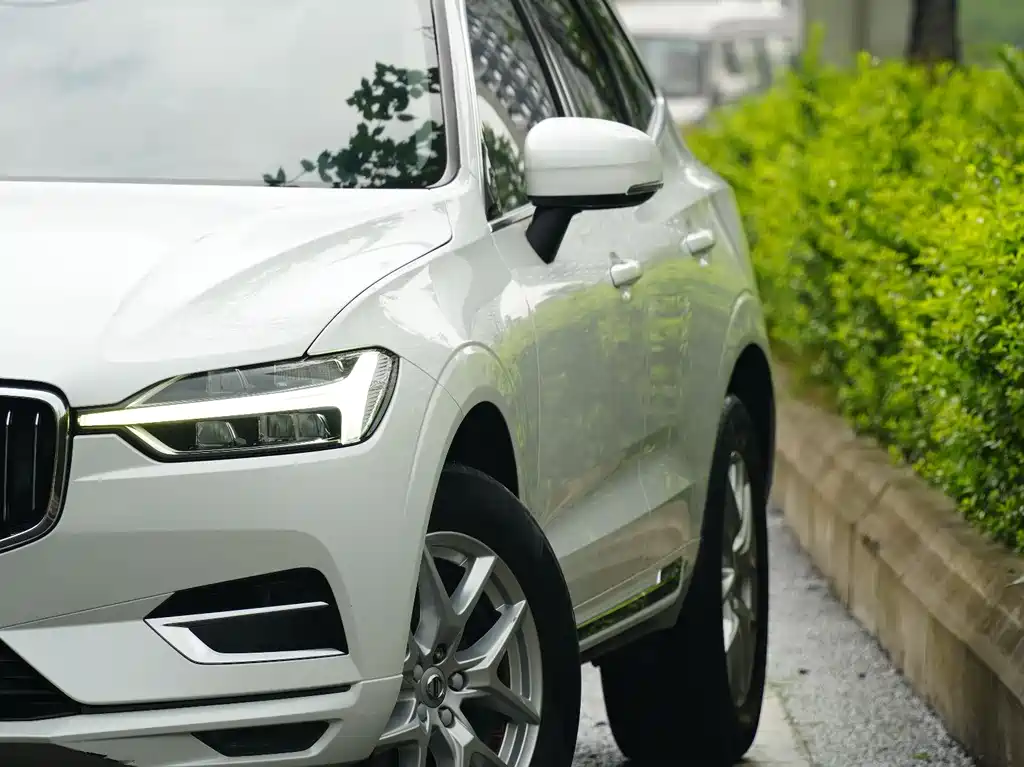 Volvo XC60 2020 — фото 2