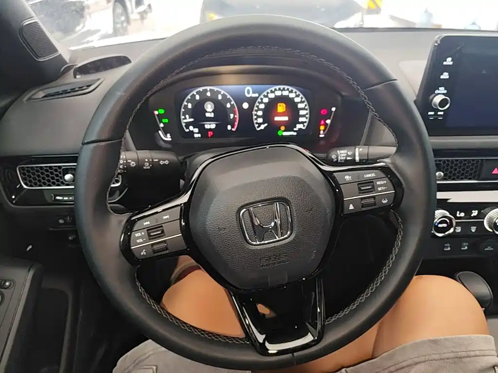Honda Civic 2025 — фото 11