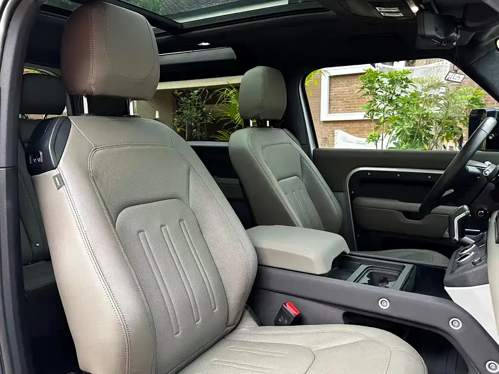 Land Rover Defender 2021 — фото 10